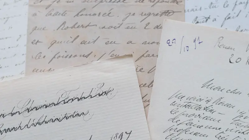 Lettres manuscrites anciennes en écriture cursive, dont une datée de novembre 1897